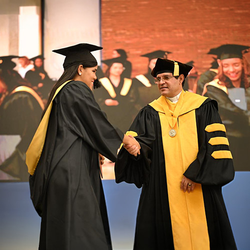 Estudiantes en graduación Técnico Superior