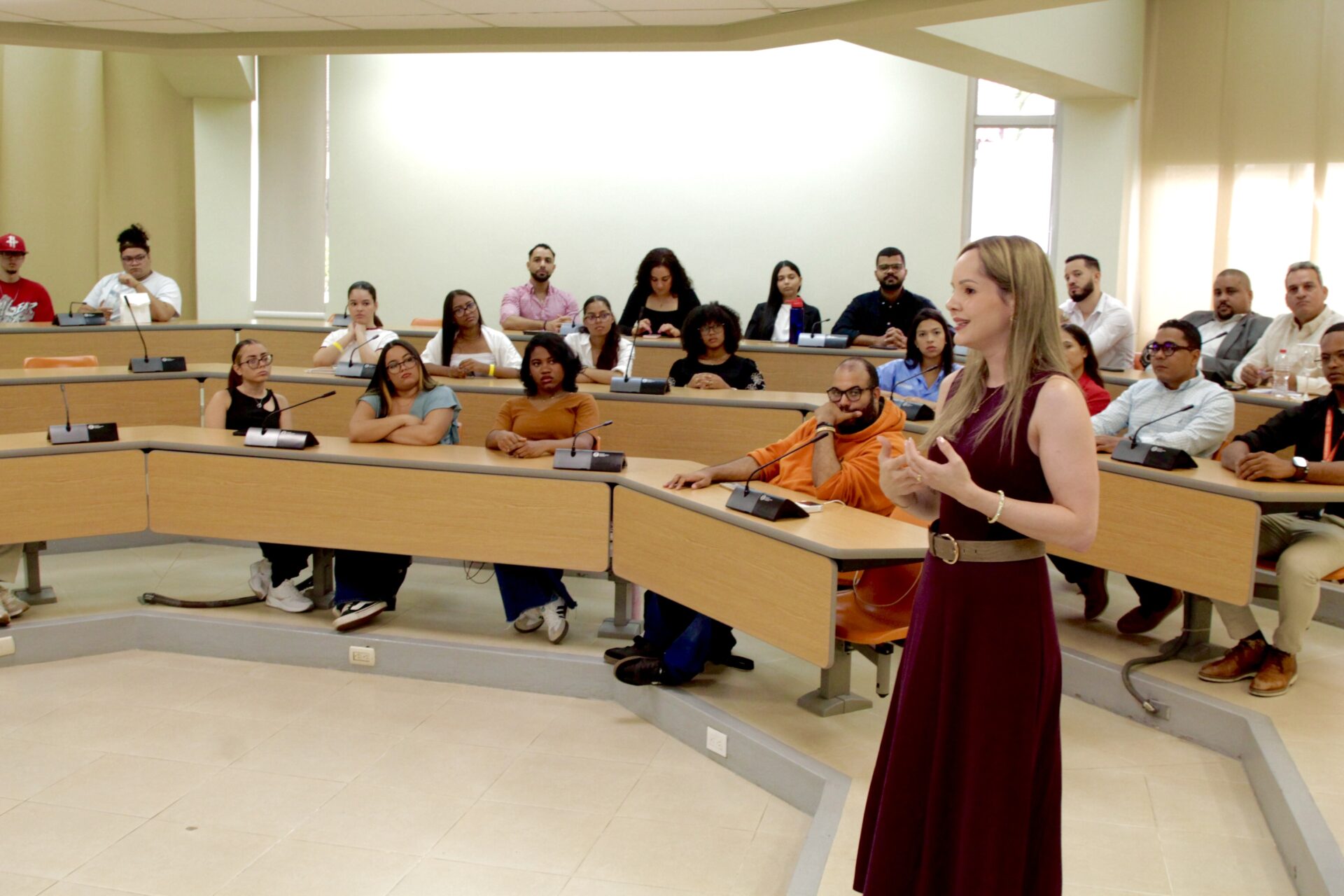 Expositora en evento Nestlé y TEP